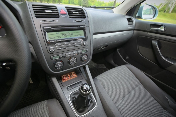 «Брал новым у дилера в 2009 году». Белорус показал VW Jetta 1.9 TDI, который до сих пор обслуживает у «официалов»