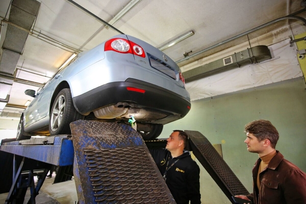 «Брал новым у дилера в 2009 году». Белорус показал VW Jetta 1.9 TDI, который до сих пор обслуживает у «официалов»