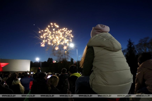 Праздничным салютом завершилось празднование Дня Победы в Бресте Праздничным салютом завершилось празднование Дня Победы в Бресте