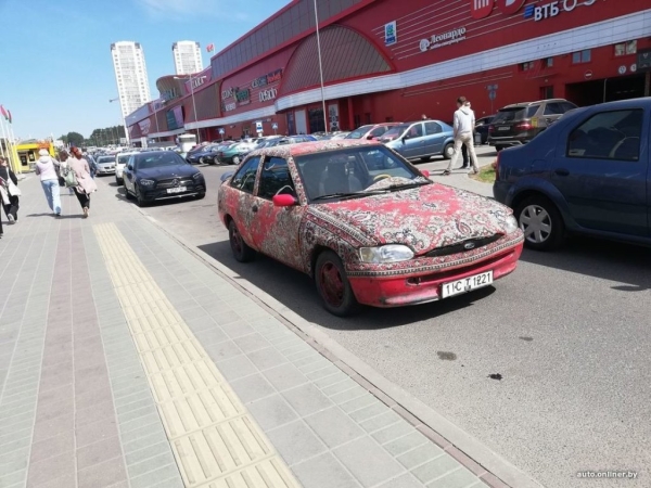 В Беларуси заметили Ford с отделкой из ковра. Нашли владельца В Беларуси заметили Ford с отделкой из ковра. Нашли владельца