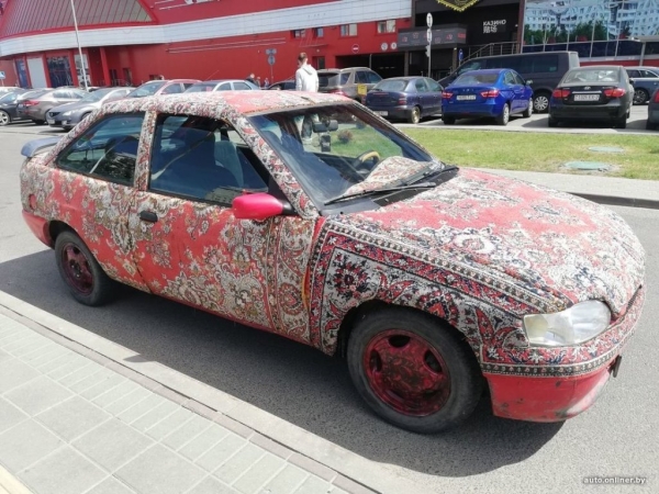 В Беларуси заметили Ford с отделкой из ковра. Нашли владельца В Беларуси заметили Ford с отделкой из ковра. Нашли владельца