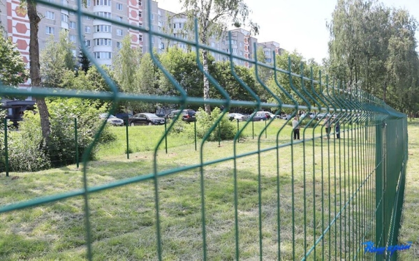 В Барановичах началась установка площадок для выгула собак В Барановичах началась установка площадок для выгула собак
