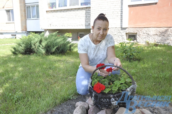 Красота для всех. Как жительница многоэтажки благоустроила свой двор Красота для всех. Как жительница многоэтажки благоустроила свой двор