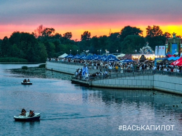 Праздник к 45-летию Ленинского района. Смотрите, как сегодня гулял Брест Праздник к 45-летию Ленинского района. Смотрите, как сегодня гулял Брест