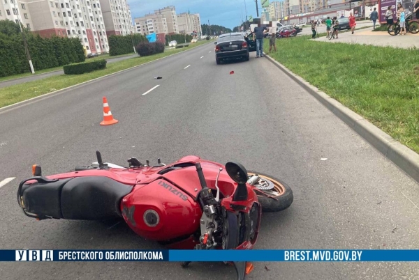 В Пинске произошло ДТП с участием мотоциклиста. Подробности В Пинске произошло ДТП с участием мотоциклиста. Подробности