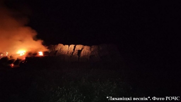 В Ляховичском районе в поле сгорело 135 тонн соломы В Ляховичском районе в поле сгорело 135 тонн соломы