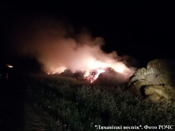 В Ляховичском районе в поле сгорело 135 тонн соломы В Ляховичском районе в поле сгорело 135 тонн соломы