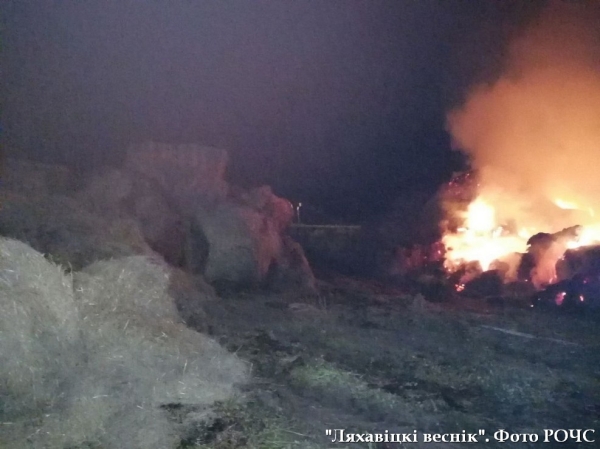 В Ляховичском районе в поле сгорело 135 тонн соломы В Ляховичском районе в поле сгорело 135 тонн соломы