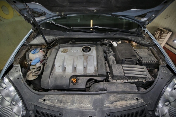 «Брал новым у дилера в 2009 году». Белорус показал VW Jetta 1.9 TDI, который до сих пор обслуживает у «официалов»