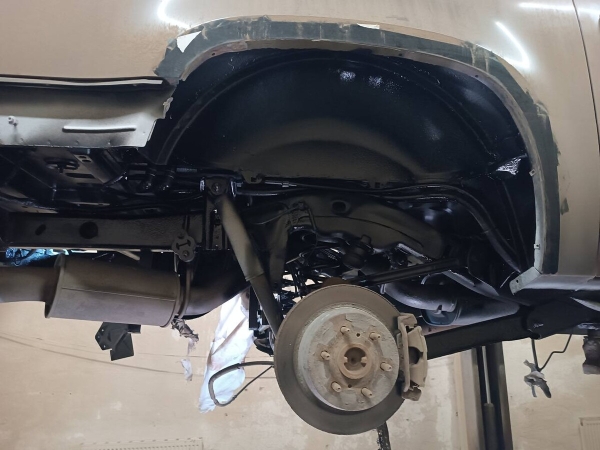 «Все гофры с проводкой посечены песком!». Белорусу так отпескоструили Cadillac, что у машины отказала электроника и кузов начал ржаветь