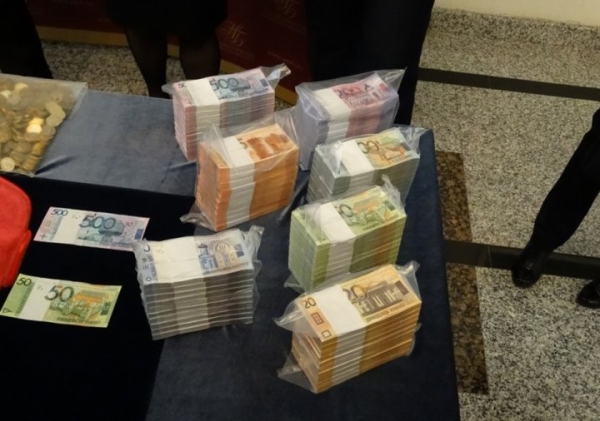 Учредитель и два директора фирм через офшорную компанию уклонились от уплаты налогов в 1,1 млн руб