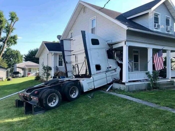 На фото показали неоправданно дорогие провалы, от которых становится больно На фото показали неоправданно дорогие провалы, от которых становится больно