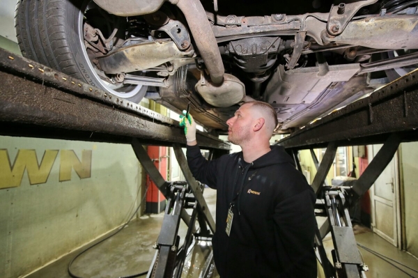 Белорус показал Mercedes-Benz C124 в идеальном состоянии. Узнали, как «немец» выжил в Беларуси