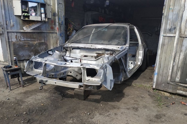 Белорус собрал реплику Ford Cosworth RS500 на собственный лад Белорус собрал реплику Ford Cosworth RS500 на собственный лад