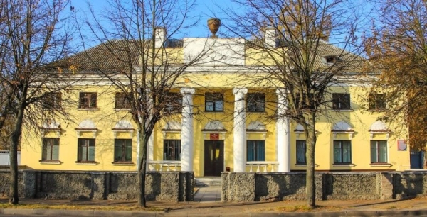 За долги на продажу выставили офис «Динамо-Брест». Этому историческому зданию 100 лет За долги на продажу выставили офис «Динамо-Брест». Этому историческому зданию 100 лет