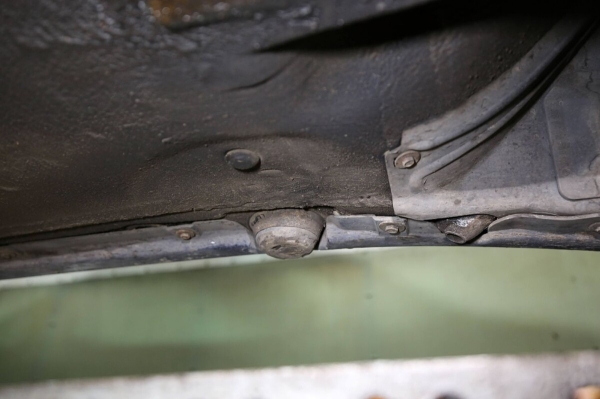 Белорус показал Mercedes-Benz C124 в идеальном состоянии. Узнали, как «немец» выжил в Беларуси