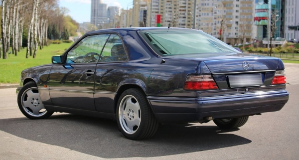 Белорус показал Mercedes-Benz C124 в идеальном состоянии. Узнали, как «немец» выжил в Беларуси