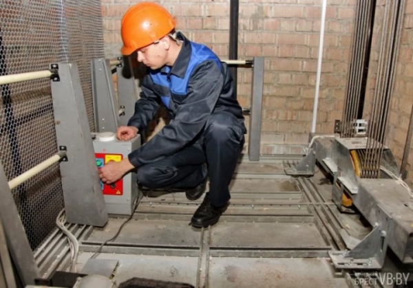 В этом году в Брестской области заменят 212 лифтов. Как и на какие средства проходит процедура замены «аппаратов вертикального транспорта»?