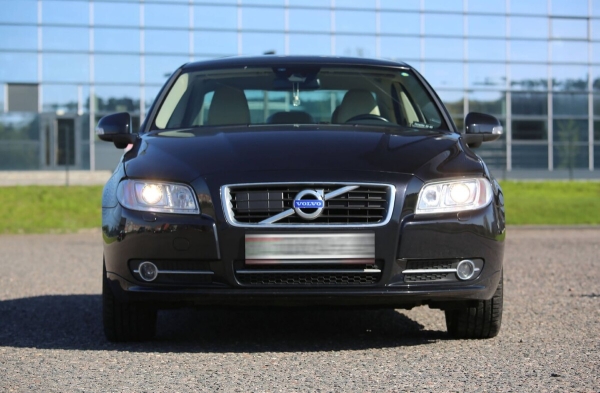 Белорус купил 13-летний Volvo из Европы: «Машина привезена перегонщиком, а растаможена через льготников»