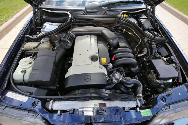 Белорус показал Mercedes-Benz C124 в идеальном состоянии. Узнали, как «немец» выжил в Беларуси