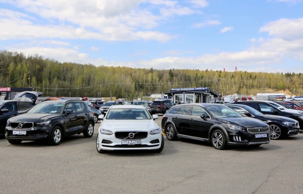 Размер зарплаты — имеет значение? Сколько нужно зарабатывать, чтобы растаможить по льготе Tesla за 50 тысяч евро