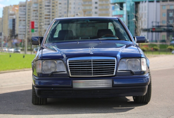 Белорус показал Mercedes-Benz C124 в идеальном состоянии. Узнали, как «немец» выжил в Беларуси