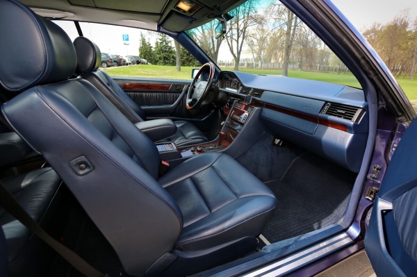 Белорус показал Mercedes-Benz C124 в идеальном состоянии. Узнали, как «немец» выжил в Беларуси