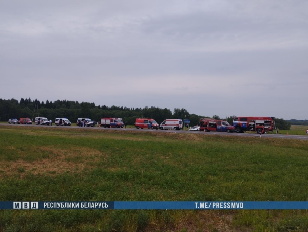 Под Витебском опрокинулся туристический автобус