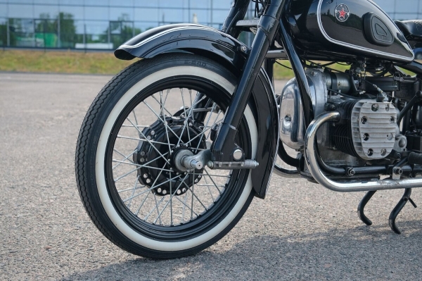 «Урал М-72», на который потратили $4 700. Белорус вдохнул жизнь в 68-летний советский байк «Урал М-72», на который потратили $4 700. Белорус вдохнул жизнь в 68-летний советский байк