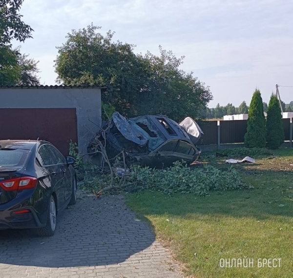 В Брестском районе пьяный водитель скрылся с места ДТП, оставив раненого пассажира