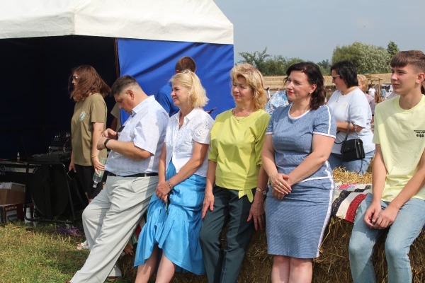 Дискотека, лазерное шоу, красочный фейерверк. Смотрите, как в Пинском районе прошел гастрономический и экологический фестиваль «Полесский вьюн» Дискотека, лазерное шоу, красочный фейерверк. Смотрите, как в Пинском районе прошел гастрономический и экологический фестиваль «Полесский вьюн»