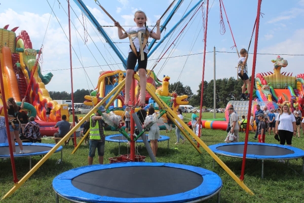 Дискотека, лазерное шоу, красочный фейерверк. Смотрите, как в Пинском районе прошел гастрономический и экологический фестиваль «Полесский вьюн» Дискотека, лазерное шоу, красочный фейерверк. Смотрите, как в Пинском районе прошел гастрономический и экологический фестиваль «Полесский вьюн»