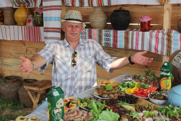 Дискотека, лазерное шоу, красочный фейерверк. Смотрите, как в Пинском районе прошел гастрономический и экологический фестиваль «Полесский вьюн» Дискотека, лазерное шоу, красочный фейерверк. Смотрите, как в Пинском районе прошел гастрономический и экологический фестиваль «Полесский вьюн»