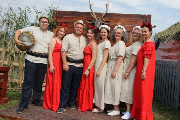 Дискотека, лазерное шоу, красочный фейерверк. Смотрите, как в Пинском районе прошел гастрономический и экологический фестиваль «Полесский вьюн» Дискотека, лазерное шоу, красочный фейерверк. Смотрите, как в Пинском районе прошел гастрономический и экологический фестиваль «Полесский вьюн»