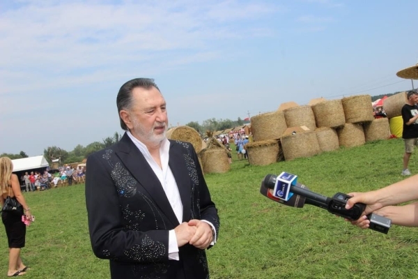 Дискотека, лазерное шоу, красочный фейерверк. Смотрите, как в Пинском районе прошел гастрономический и экологический фестиваль «Полесский вьюн» Дискотека, лазерное шоу, красочный фейерверк. Смотрите, как в Пинском районе прошел гастрономический и экологический фестиваль «Полесский вьюн»