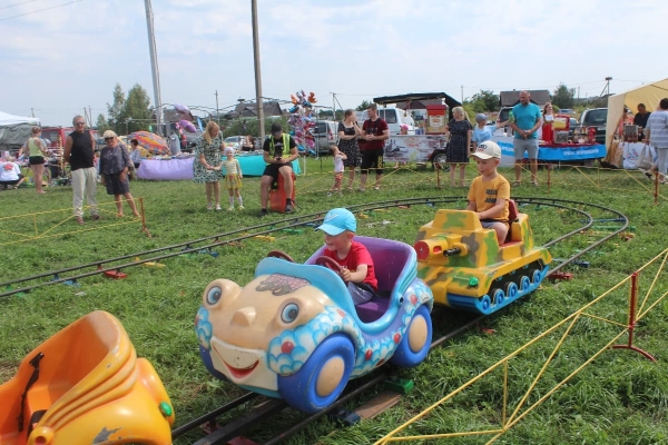 Дискотека, лазерное шоу, красочный фейерверк. Смотрите, как в Пинском районе прошел гастрономический и экологический фестиваль «Полесский вьюн» Дискотека, лазерное шоу, красочный фейерверк. Смотрите, как в Пинском районе прошел гастрономический и экологический фестиваль «Полесский вьюн»
