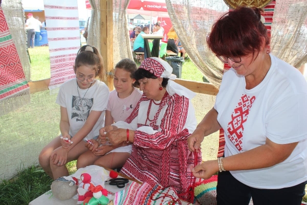 Дискотека, лазерное шоу, красочный фейерверк. Смотрите, как в Пинском районе прошел гастрономический и экологический фестиваль «Полесский вьюн» Дискотека, лазерное шоу, красочный фейерверк. Смотрите, как в Пинском районе прошел гастрономический и экологический фестиваль «Полесский вьюн»