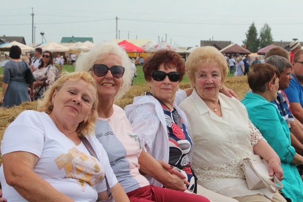 Дискотека, лазерное шоу, красочный фейерверк. Смотрите, как в Пинском районе прошел гастрономический и экологический фестиваль «Полесский вьюн» Дискотека, лазерное шоу, красочный фейерверк. Смотрите, как в Пинском районе прошел гастрономический и экологический фестиваль «Полесский вьюн»