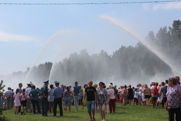 Дискотека, лазерное шоу, красочный фейерверк. Смотрите, как в Пинском районе прошел гастрономический и экологический фестиваль «Полесский вьюн» Дискотека, лазерное шоу, красочный фейерверк. Смотрите, как в Пинском районе прошел гастрономический и экологический фестиваль «Полесский вьюн»