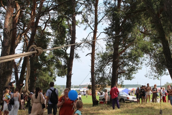 Дискотека, лазерное шоу, красочный фейерверк. Смотрите, как в Пинском районе прошел гастрономический и экологический фестиваль «Полесский вьюн» Дискотека, лазерное шоу, красочный фейерверк. Смотрите, как в Пинском районе прошел гастрономический и экологический фестиваль «Полесский вьюн»