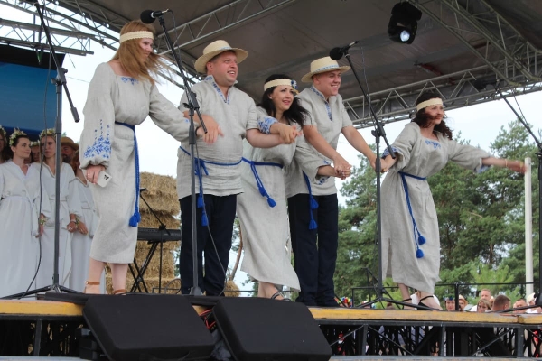 Дискотека, лазерное шоу, красочный фейерверк. Смотрите, как в Пинском районе прошел гастрономический и экологический фестиваль «Полесский вьюн» Дискотека, лазерное шоу, красочный фейерверк. Смотрите, как в Пинском районе прошел гастрономический и экологический фестиваль «Полесский вьюн»