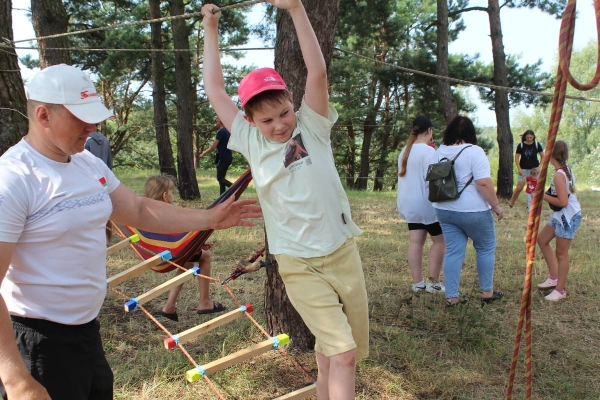 Дискотека, лазерное шоу, красочный фейерверк. Смотрите, как в Пинском районе прошел гастрономический и экологический фестиваль «Полесский вьюн» Дискотека, лазерное шоу, красочный фейерверк. Смотрите, как в Пинском районе прошел гастрономический и экологический фестиваль «Полесский вьюн»