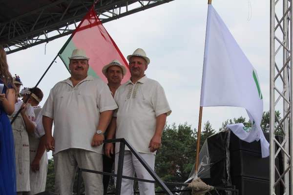 Дискотека, лазерное шоу, красочный фейерверк. Смотрите, как в Пинском районе прошел гастрономический и экологический фестиваль «Полесский вьюн» Дискотека, лазерное шоу, красочный фейерверк. Смотрите, как в Пинском районе прошел гастрономический и экологический фестиваль «Полесский вьюн»