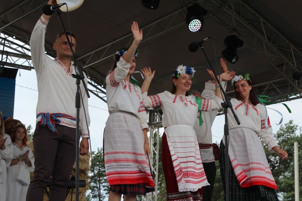 Дискотека, лазерное шоу, красочный фейерверк. Смотрите, как в Пинском районе прошел гастрономический и экологический фестиваль «Полесский вьюн» Дискотека, лазерное шоу, красочный фейерверк. Смотрите, как в Пинском районе прошел гастрономический и экологический фестиваль «Полесский вьюн»