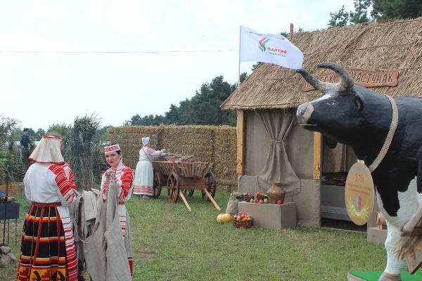 Дискотека, лазерное шоу, красочный фейерверк. Смотрите, как в Пинском районе прошел гастрономический и экологический фестиваль «Полесский вьюн» Дискотека, лазерное шоу, красочный фейерверк. Смотрите, как в Пинском районе прошел гастрономический и экологический фестиваль «Полесский вьюн»