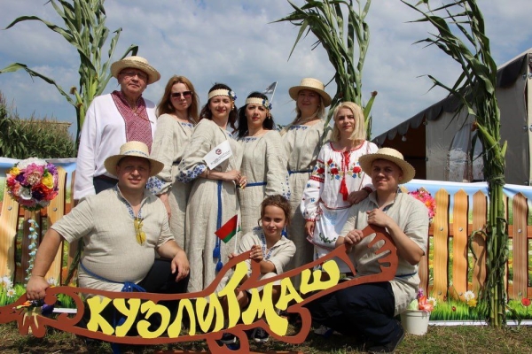 Дискотека, лазерное шоу, красочный фейерверк. Смотрите, как в Пинском районе прошел гастрономический и экологический фестиваль «Полесский вьюн» Дискотека, лазерное шоу, красочный фейерверк. Смотрите, как в Пинском районе прошел гастрономический и экологический фестиваль «Полесский вьюн»