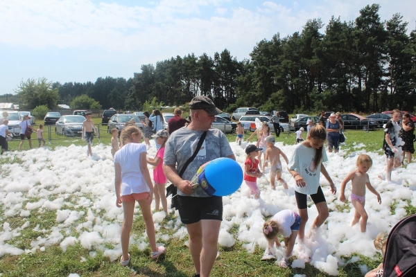 Дискотека, лазерное шоу, красочный фейерверк. Смотрите, как в Пинском районе прошел гастрономический и экологический фестиваль «Полесский вьюн» Дискотека, лазерное шоу, красочный фейерверк. Смотрите, как в Пинском районе прошел гастрономический и экологический фестиваль «Полесский вьюн»