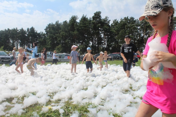 Дискотека, лазерное шоу, красочный фейерверк. Смотрите, как в Пинском районе прошел гастрономический и экологический фестиваль «Полесский вьюн» Дискотека, лазерное шоу, красочный фейерверк. Смотрите, как в Пинском районе прошел гастрономический и экологический фестиваль «Полесский вьюн»