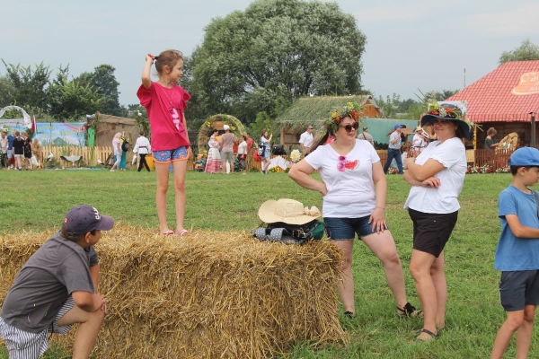 Дискотека, лазерное шоу, красочный фейерверк. Смотрите, как в Пинском районе прошел гастрономический и экологический фестиваль «Полесский вьюн» Дискотека, лазерное шоу, красочный фейерверк. Смотрите, как в Пинском районе прошел гастрономический и экологический фестиваль «Полесский вьюн»