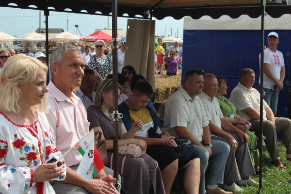 Дискотека, лазерное шоу, красочный фейерверк. Смотрите, как в Пинском районе прошел гастрономический и экологический фестиваль «Полесский вьюн» Дискотека, лазерное шоу, красочный фейерверк. Смотрите, как в Пинском районе прошел гастрономический и экологический фестиваль «Полесский вьюн»